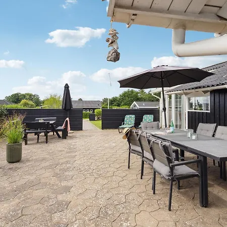 Awesome In With Kitchen Holiday home *